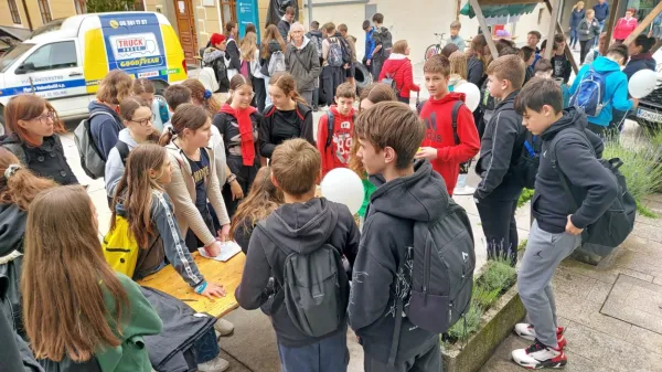 Ulica obrti in podjetništva je  320 učencem  iz šestih šol v Posočju, Kanalu in Brdih predstavila 17 poklicev.  