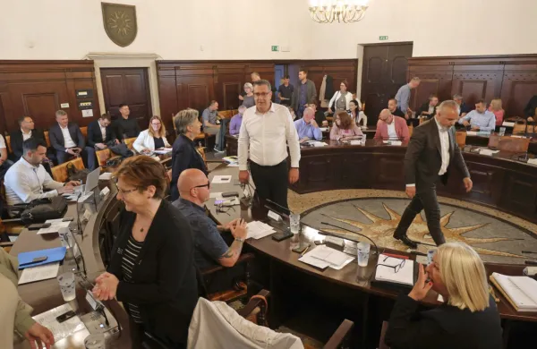 Po potrditvi civilnega nadzora nad njegovim izvajanjem, je 
občinski svet izglasoval tudi sam projekt.