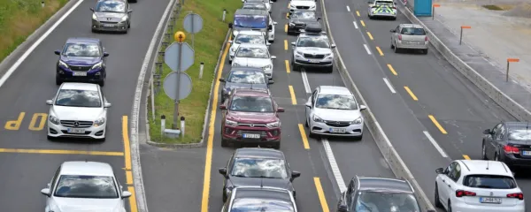 Potrpežljivo na cesti in na terasi!