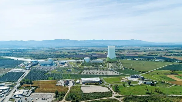 Pri izbiri najbolj primernega modela financiranja JEK 2 gre poleg 
postopka umeščanja v prostor in izbire dobavitelja za najpomembnejšo pripravljalno aktivnost, ki bo definirala izvedljivost 
projekta, kar poudarjajo tudi v kabinetu predsednika vlade.  