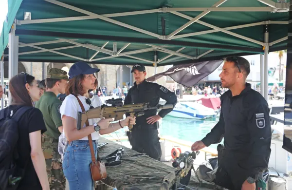 Slovenska vojska svoj dan danes praznuje v Kopru (FOTO)