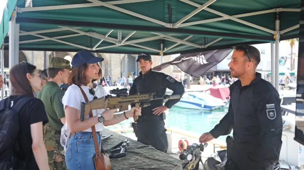 Slovenska vojska svoj dan danes praznuje v Kopru (FOTO)