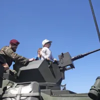 Slovenska vojska svoj dan danes praznuje v Kopru (FOTO)