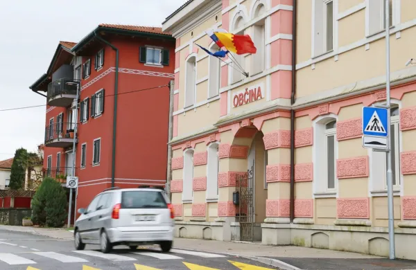 Občina je po  reviziji že odpravila večino  ugotovljenih pomanjkljivosti in nepravilnosti.