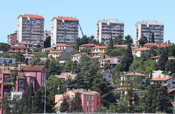 V Kopru se zdi, da cene  nepremičnin tekmujejo za vrh slovenske 
lestvice