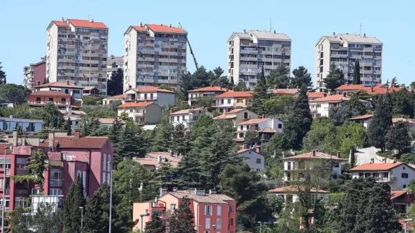 V Kopru se zdi, da cene  nepremičnin tekmujejo za vrh slovenske 
lestvice