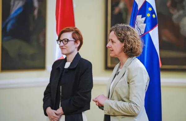 Ministrici Vrečko in Obuljen Koržinek