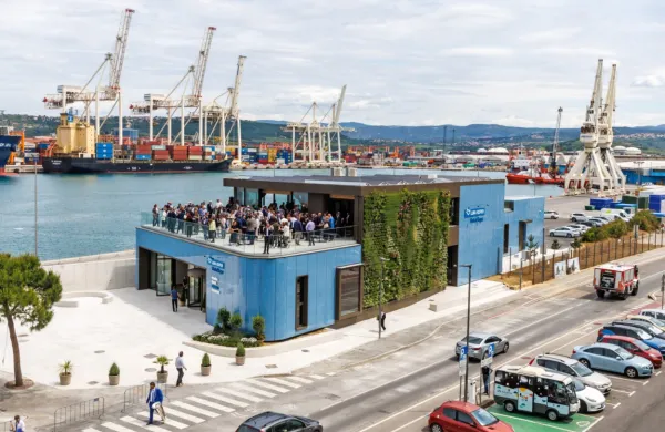 V Kopru so odprli nov potniški terminal.
