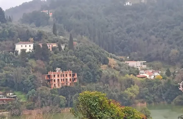 Tudi na današnji drugi javni dražbi niso uspeli prodati nedokončane vile nekdanjega direktorja gradbene družbe SCT Ivana 
Zidarja v Fiesi. 