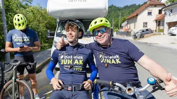 Miho Deželaka  spodbuja tudi sin Matej. 