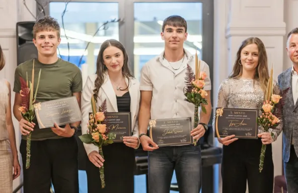 Zmagovalci prvega Okna talentov so (z leve) Benjamin Lakošeljac, 
Arnika Marancin, Jakob Šramel in Taja Ausec.