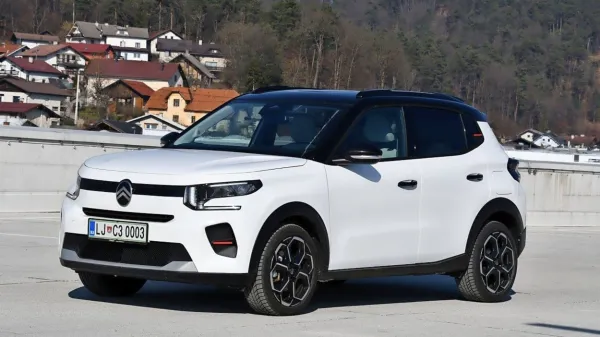 Mestni Citroenov malček zelo dobro igra svojo osnovno vlogo in 
kot tak nagovarja širok nabor kupcev.