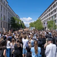 V sredi&scaron;ču Ljubljane shod v podporo srbskim &scaron;tudentom (FOTO)