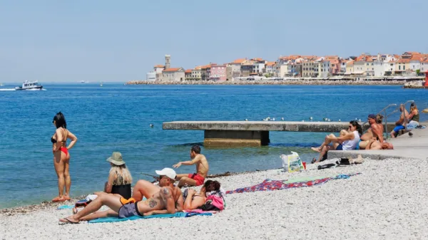 V Piranu so se včeraj že kopali.