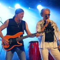 Nekateri so celo videti kakor originalni člani legendarni Deep 
Purplov. 