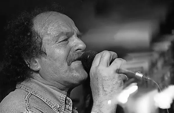 V 66. letu letu starosti je umrl Boris Krmac, nekdanji frontman 
legendarne slovenske heavy metal skupine Pomaranča.