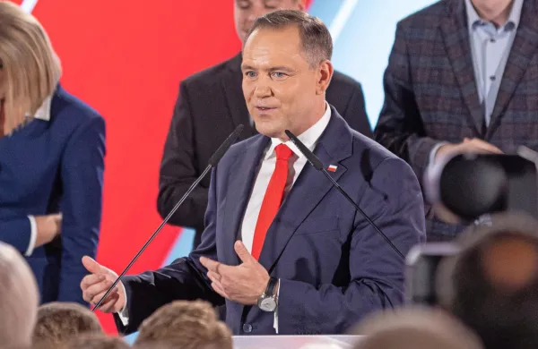 Karol Nawrocki je zmagovalec predsedniških volitev na Poljskem.
