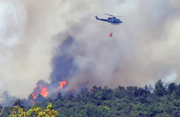 Pri gašenju požarov je učinkovita tudi pomoč  iz zraka.