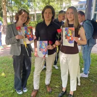 Mladi  sodelavci Primorskih novic (na fotografiji, z leve) Vita 
Zadnik, Matija Štrukelj,  Larisa Dugar  in (manjka na fotografiji) Tine 
Košiček so prejeli priznanja Fakultete za družbene vede.