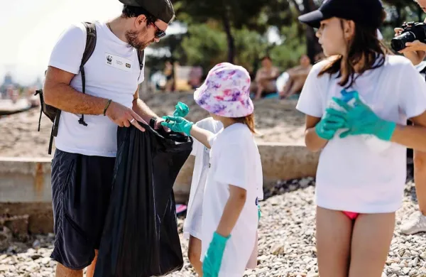Ozaveščanje o skrbi za okolje se začne v družini. Pomembno je, da 
mladi že zgodaj razvijejo zavest o pomenu ohranjanja naravnih 
virov.