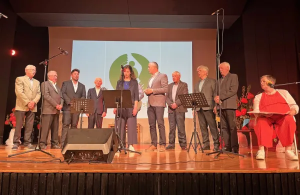 Kaja Šajn je zapela s Hrušiškimi fanti. 