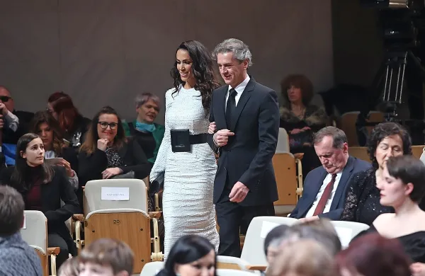 Tina Gaber buri duhove v politiki. Očitajo ji prevelik vpliv na 
odločitve predsednika vlade.