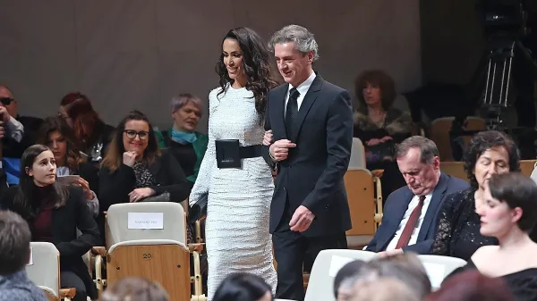Tina Gaber buri duhove v politiki. Očitajo ji prevelik vpliv na 
odločitve predsednika vlade.