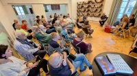 Pred polno mestno čitalnico so o izbrisu spregovorili nekdanji izbrisani Irfan Beširević, mlada raziskovalka 
na ZRS Tinkara V. Kastelic, pisatelj Andraž Rožman in dr. Uršula Lipovec Čebron.