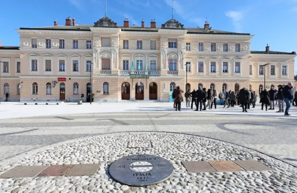 Na Trgu Evrope bo zasijala Rossinijeva opera Potovanje v Reims