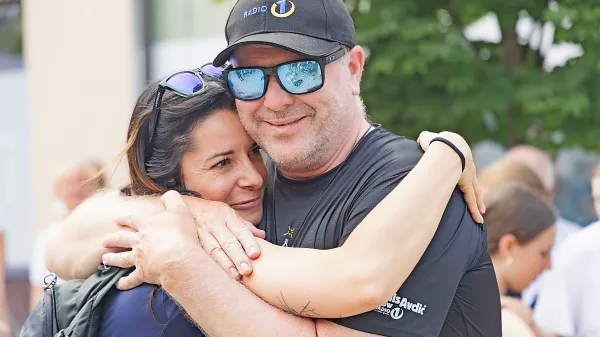 Miho Deželaka in ekipo je na šesti etapi v živo podprla tudi 
sodelavka Jana Morelj.