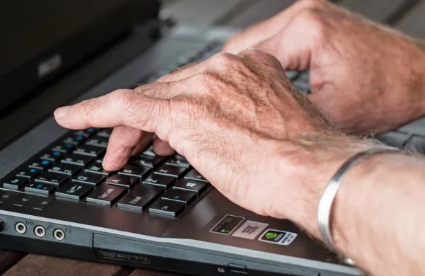 V javni upravi odkrili USB-ključke s &scaron;kodljivo vsebino