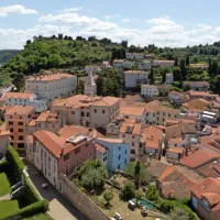 Pogled k obzidju