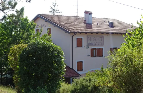 V nočnem klubu Klet  v Križu so koprski kriminalisti opravili hišno preiskavo  avgusta 2017. 