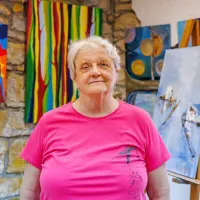 Maja Alessio je ustvarila  že približno 400 slik in veliko jih je že 
razdala.