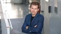 “Profesor mednarodnih odnosov Andrew Moravcsik je enkrat 
rekel, da je EU kot Hotel California. Lahko se odjaviš kadarkoli, ne 
moreš pa zares oditi,” pravi dr. Marko Lovec.