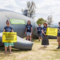 Greenpeace v Kopru: Rudarjenje v oceanih ogroža ves planet (FOTO)