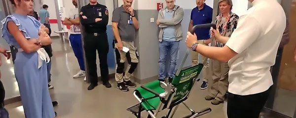 Klasični evakuacijski stol je primeren za evakuacijo po stopnicah 
navzdol.