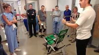 Klasični evakuacijski stol je primeren za evakuacijo po stopnicah 
navzdol.