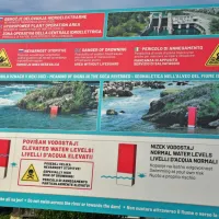 Opozorilne table nazorno prikazujejo pasti Soče.