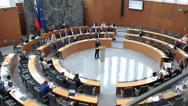 V zadnjem desetletju so največ lobističnih stikov zabeležili v 
državnem zboru.