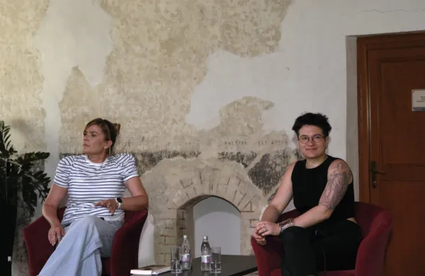 Beatrice Salvioni (desno) se je pogovarjala z novinarko Martino 
Vocci.