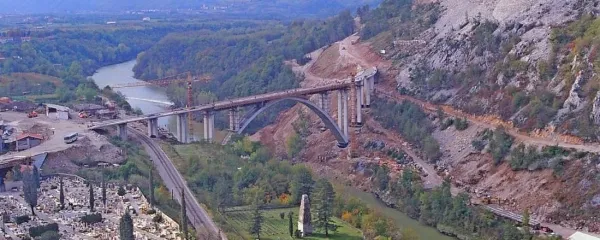 Kje bo v osnovi tekla sabotinska cesta, ki  je Brda čez italijansko 
ozemlje povezala z Novo Gorico in Vipavsko dolino, so potrdili ob 
obisku Beograda novembra 1965.