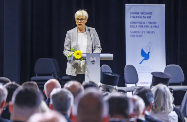 Poleg voditeljev različnih verskih skupnosti se je Forum za dialog 
in mir na Balkanu udeležila tudi predsednica države Nataša Pirc 
Musar.
