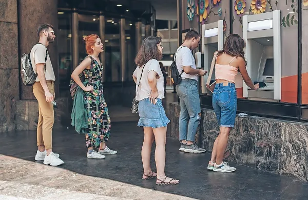 Regres je neobdavčen do višine povprečne mesečne bruto plače v 
Sloveniji za predpretekli mesec.