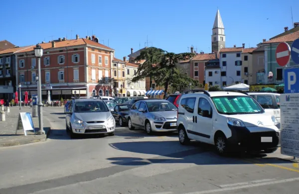 Na Velikem trgu bo mogoče parkirati le z dovolilnico