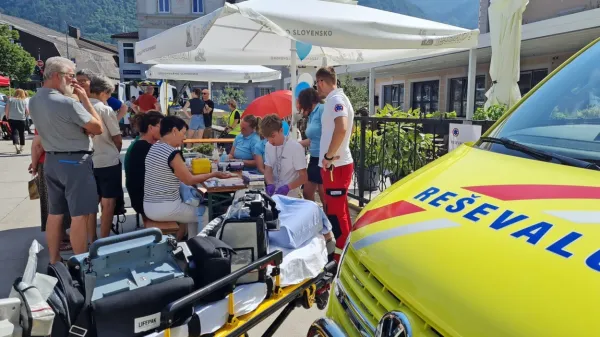 ZD Tolmin, Občina Tolmin in NIJZ so včeraj na Mestnem trgu v 
Tolminu pripravili  Festival  zdravja s pestrim programom za vse 
generacije.