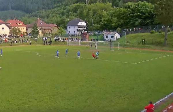 Sporna situacija v 82. minuti, po kateri je bil izključen vratar Izole
Lan Pucer.