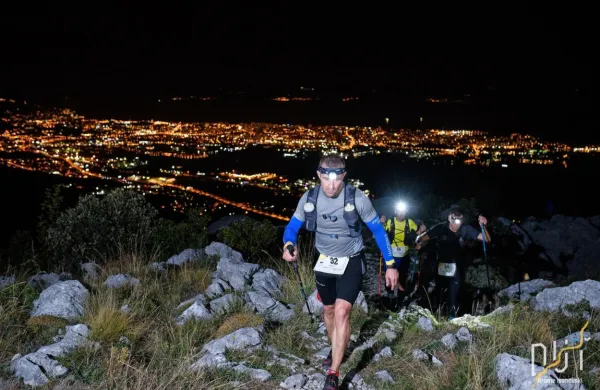 Kako se pripraviti na nočni trail tek? Oprema in varnostni nasveti