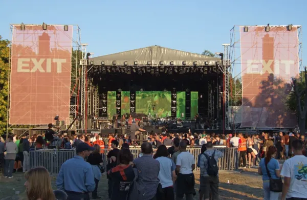 Festival Exit se zaradi političnih pritiskov letos poslavlja od Srbije in Petrovaradinske trdnjave v Novem Sadu.

