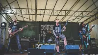 Ta petek bo v uvod v tri “plun pitke” alternativne glasbe zaigrala idrijska črnometalska skupina Divine Inferus.

